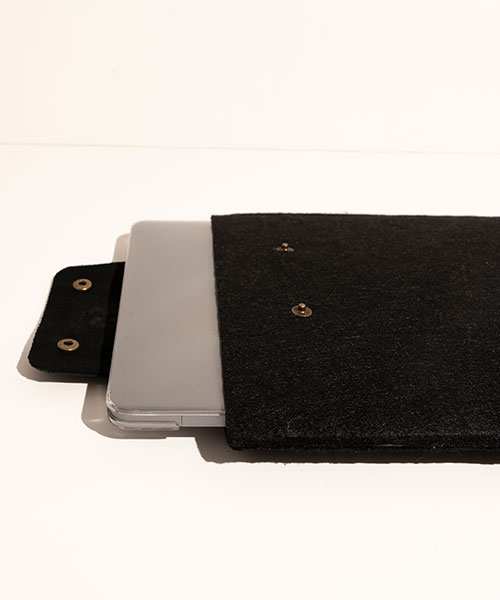 Black Bears Tiena Derisi ve Keçe Siyah Laptop Kılıfı