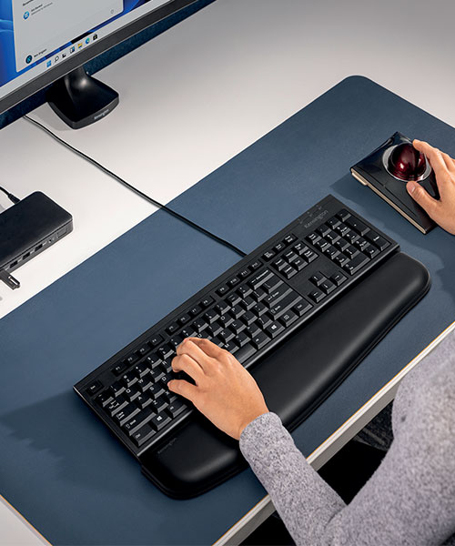 Dayanıklılık ve Yazım Konforunun Buluşması: Kensington EQ KB100 Kablolu Tam Boy Türkçe Klavye - K63727TR